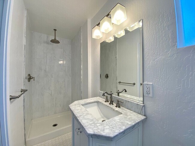 Building Photo - Centrally Located Three Bedroom North Napa Home