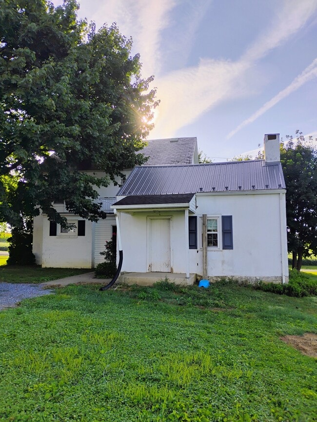 Building Photo - 325 Schoeneck Rd