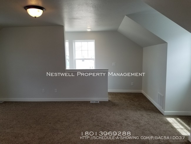 Building Photo - Daybreak 1 bed/1 bath over garage apartment
