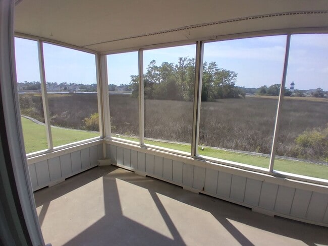 Building Photo - First Floor, 1 Bedroom, 1 Bath Condo with ...