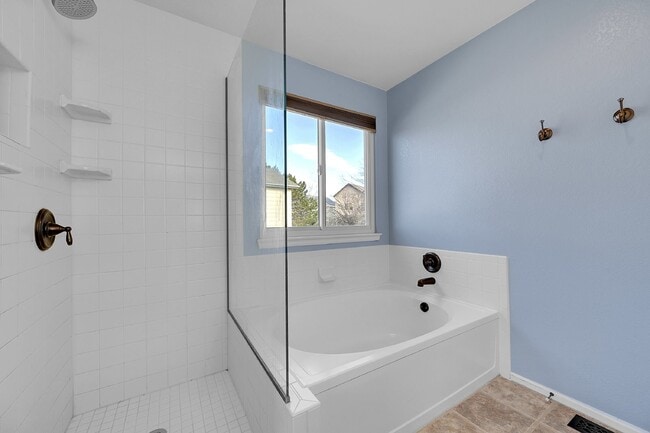 Building Photo - $2,995.00, stunning 4-bedroom, 3.5-bathroo...