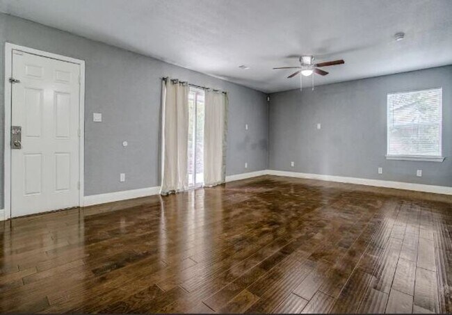 Building Photo - 7027 Coleshire Dr