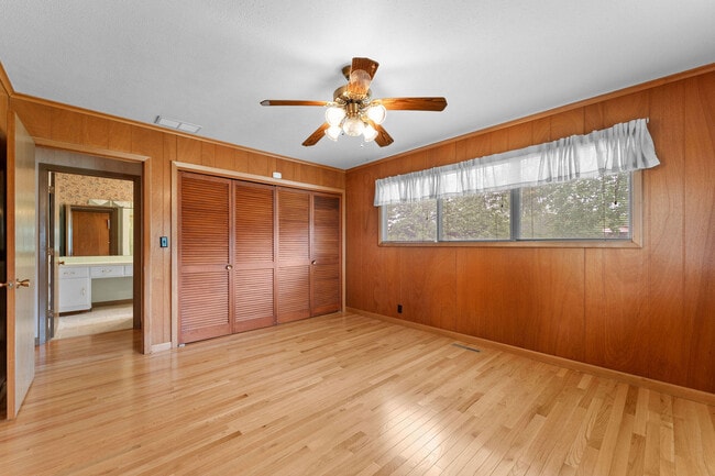 Building Photo - 471 Parkside Dr