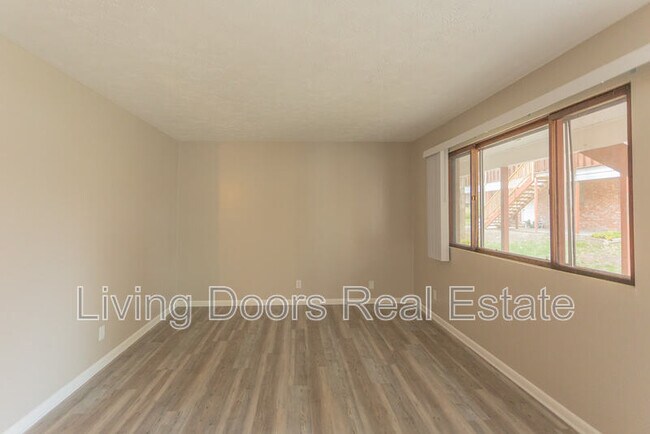 Building Photo - 4709 Gladstone St