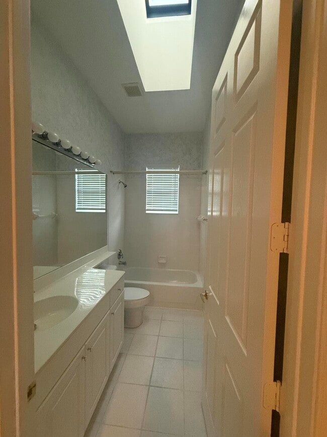 Building Photo - 9041 Bay Harbour Cir