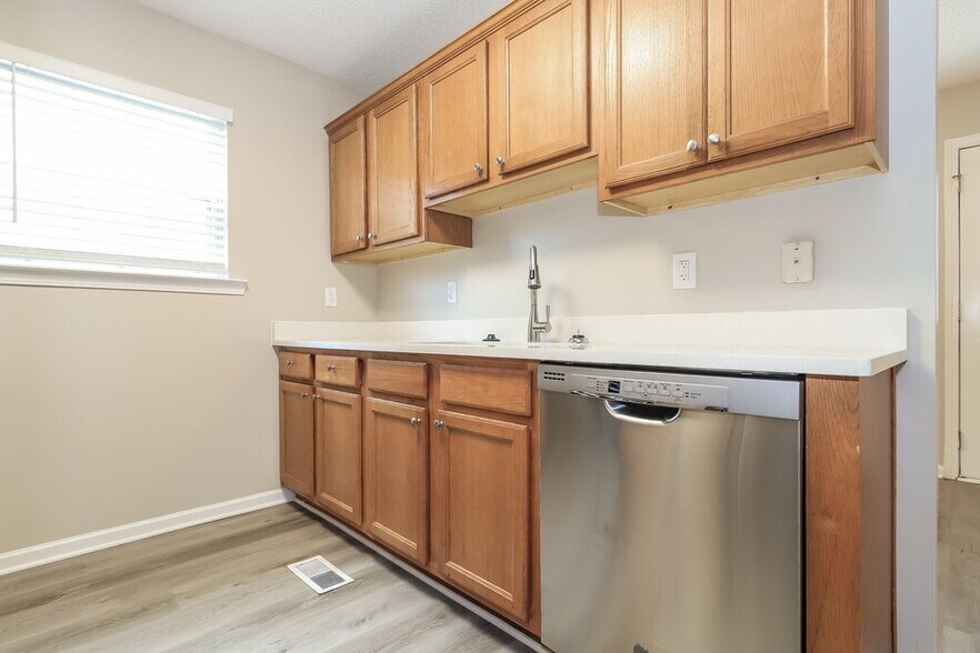 Building Photo - 69 Middlebrook Dr