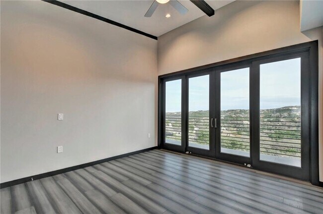 Building Photo - 600 Barrett Ln