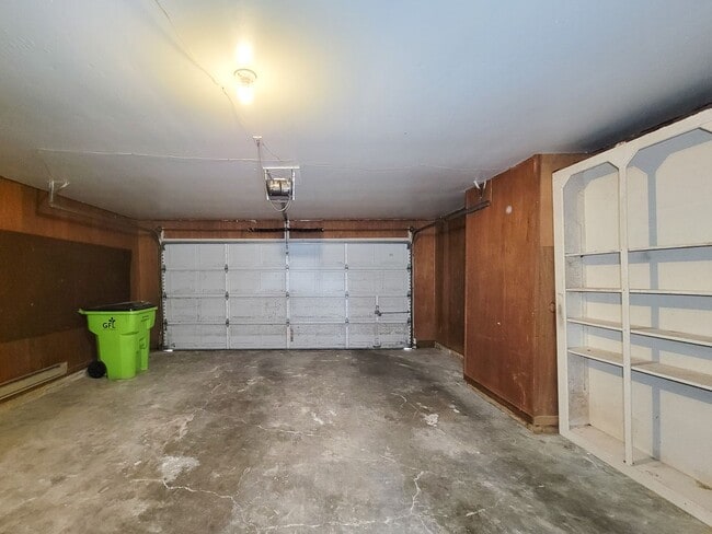 Building Photo - Welcome to your dream rental! This meticulously remodeled 3-bedroom, 2-bathroom home in the heart...