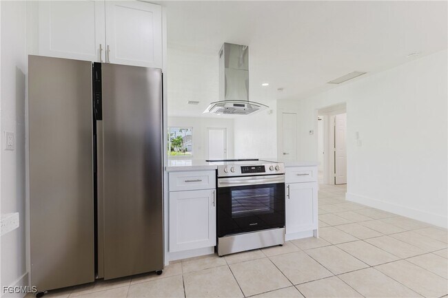 Building Photo - 1917 Cape Coral Pkwy W