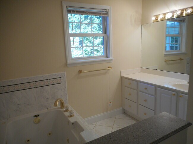 Building Photo - 107 Caldwell St