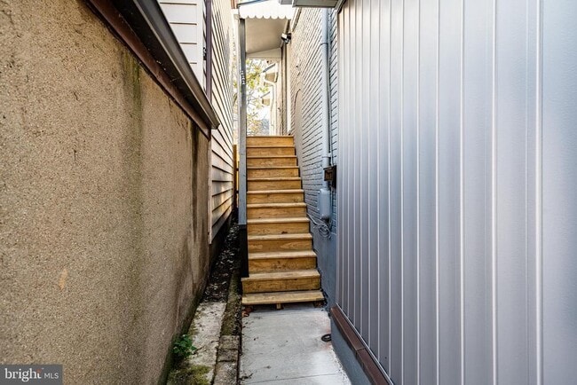 Building Photo - 222 3rd Ave