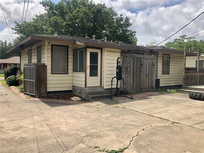 Building Photo - 4117 Cott St