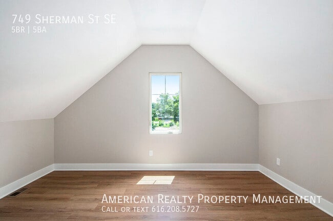 Building Photo - 749 Sherman St SE