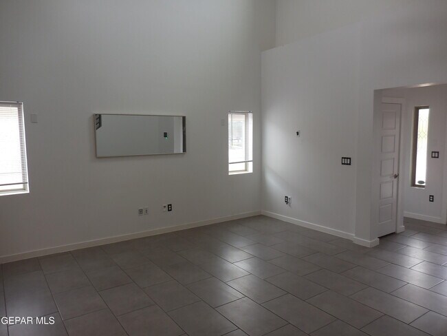 Building Photo - 12125 Mesquite River Dr