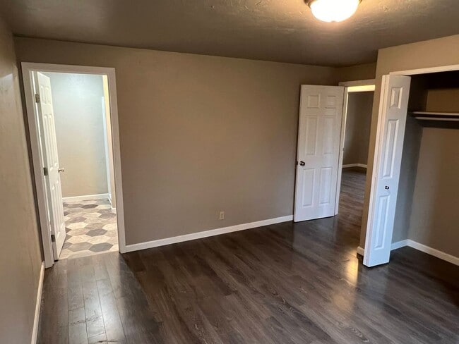 Building Photo - 3 Bedroom, 2 Bathroom House in Bethel Neig...