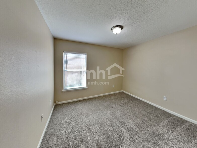 Building Photo - 12607 Wooded Bluff Ct