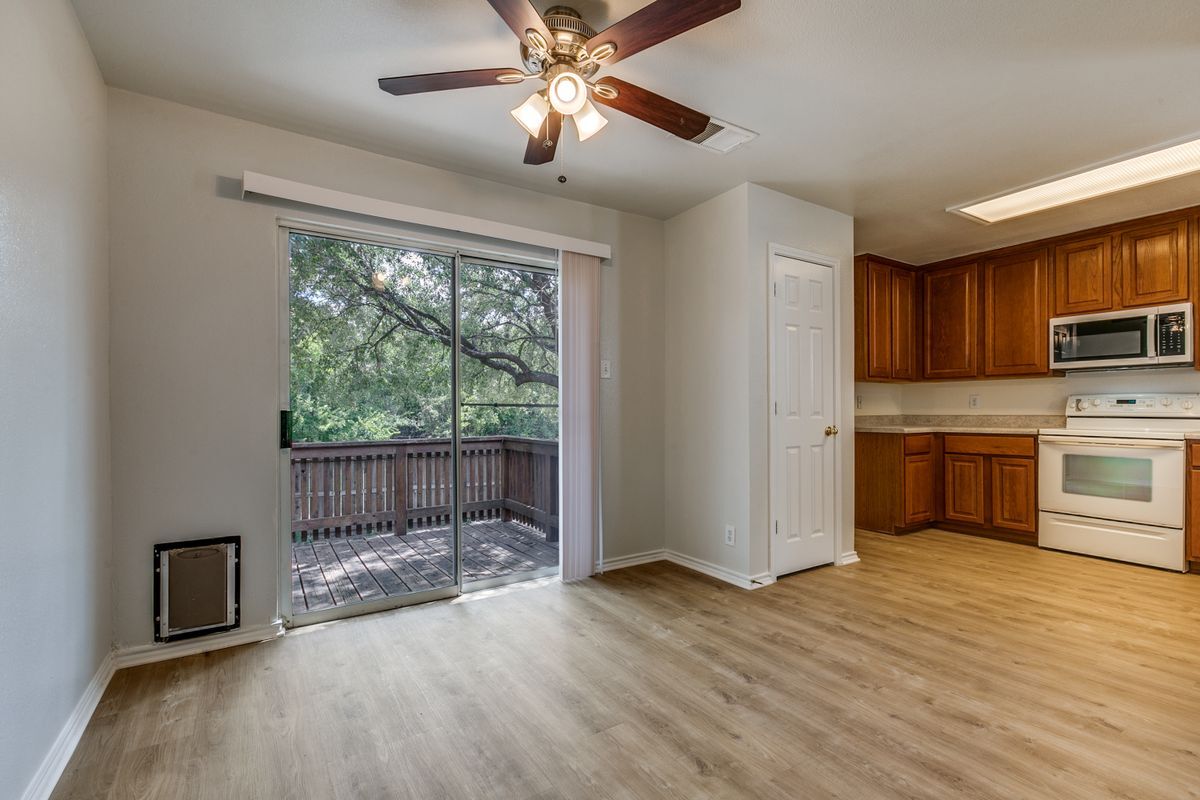 Building Photo - 2214 Sun Chase Blvd