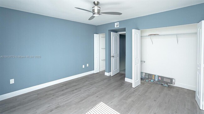 Building Photo - 1070 W 43rd Pl