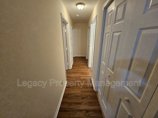 Building Photo - 531 S Anthony St