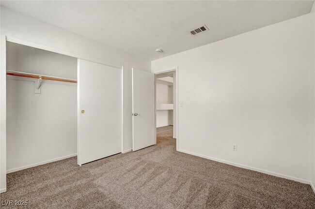 Building Photo - 9573 Paradise Rd