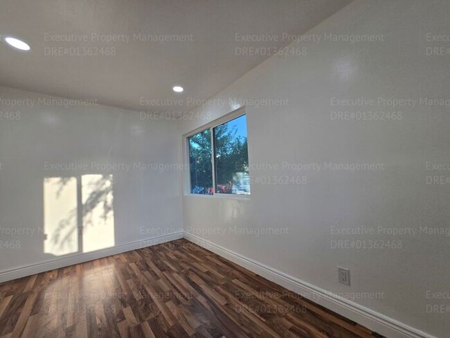 Building Photo - Remodeled 3 bedroom/ 1 bathroom
