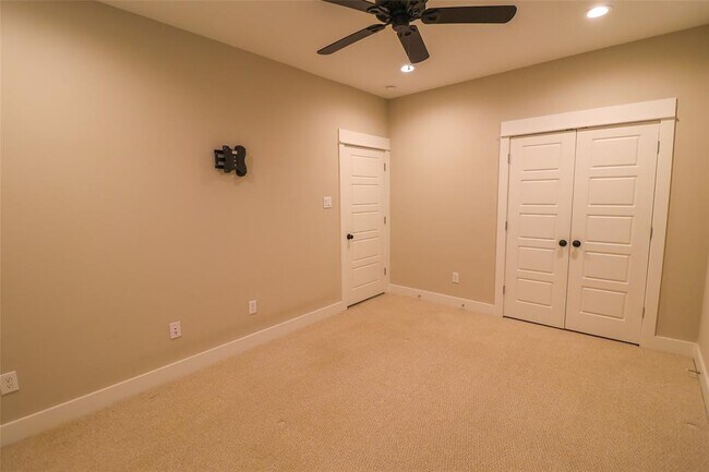 Building Photo - 5213 Pinemont Creek Ln