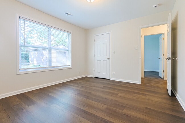 Building Photo - 1064 Crestwood Ln
