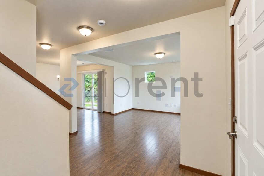 Building Photo - Unit