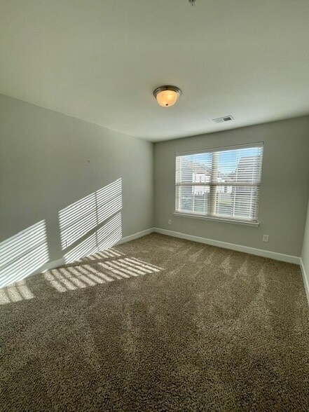 Building Photo - 2022 Abbingdon Way