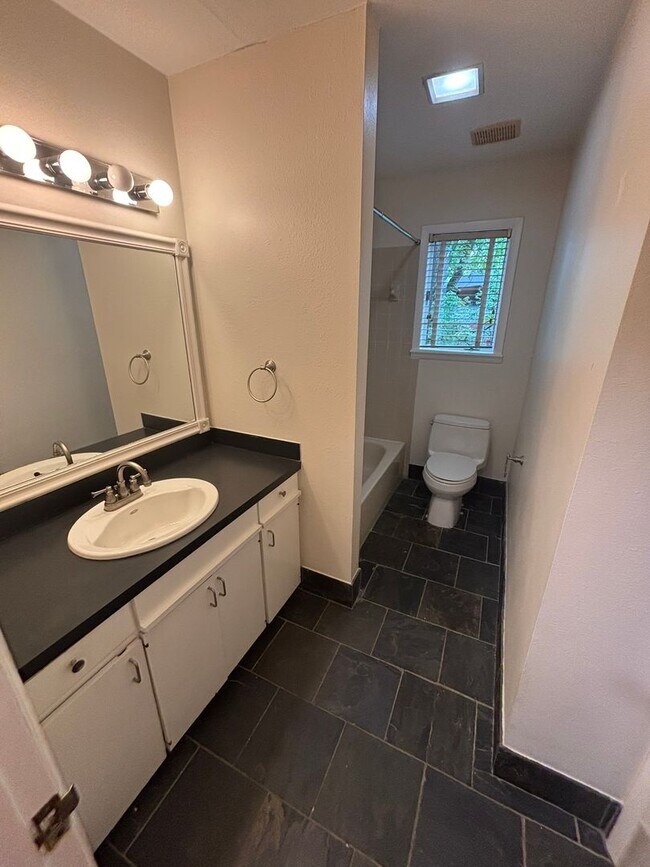 Building Photo - Gorgeous 3-Bedroom, 2-Bathroom Single Fami...