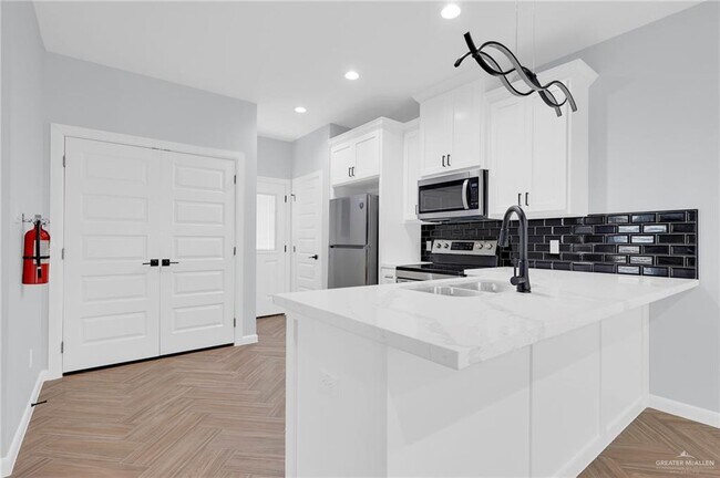 Building Photo - 3307 Aurora Ln
