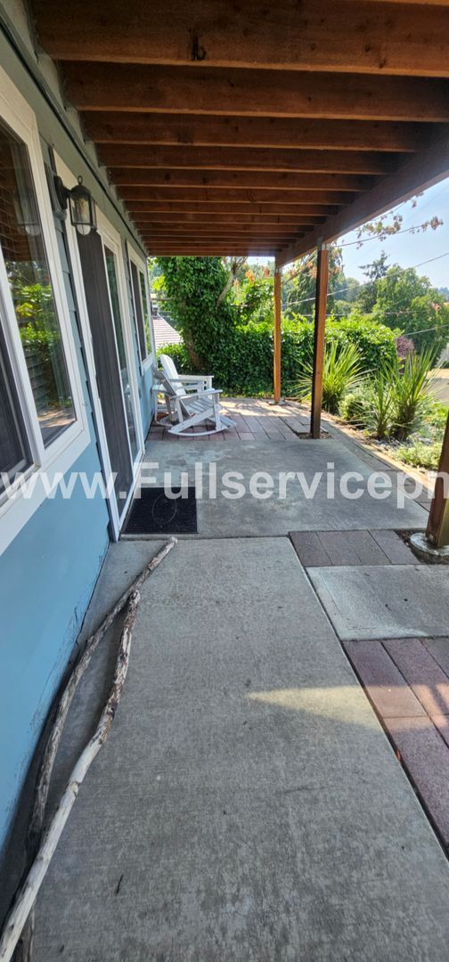 Building Photo - Quiet and charming 1 bedroom 1 bath DS apartment in Redondo Beach house