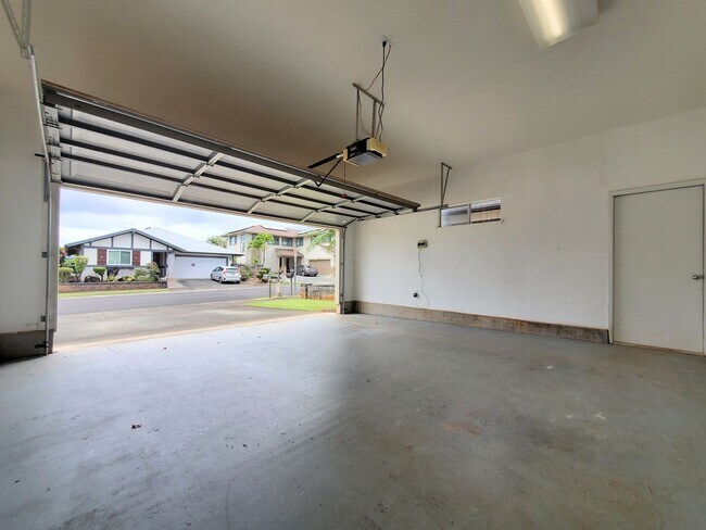 Building Photo - For Rent | 4 Bedroom, 3 Bathroom house with 2 Car Garage