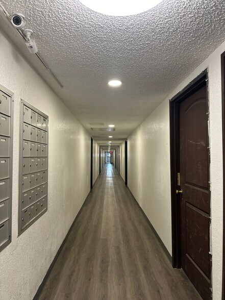 Building Photo - 2410 Rio Dr