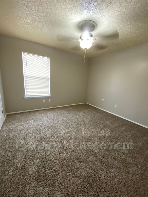 Building Photo - 1409 Courtney Pl