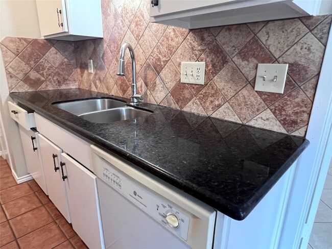 Building Photo - 22422 Elsinore Dr