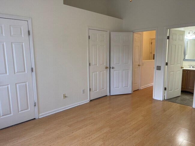 Building Photo - 12311 Kensington Lakes Dr