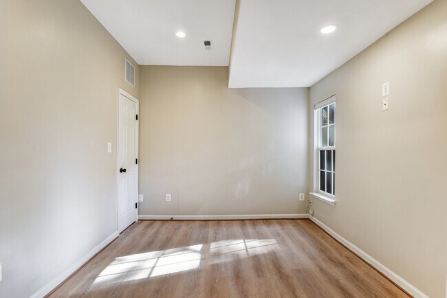 Building Photo - 12527 Heykens Ln