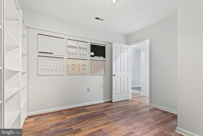 Building Photo - 6608 Beach Dr