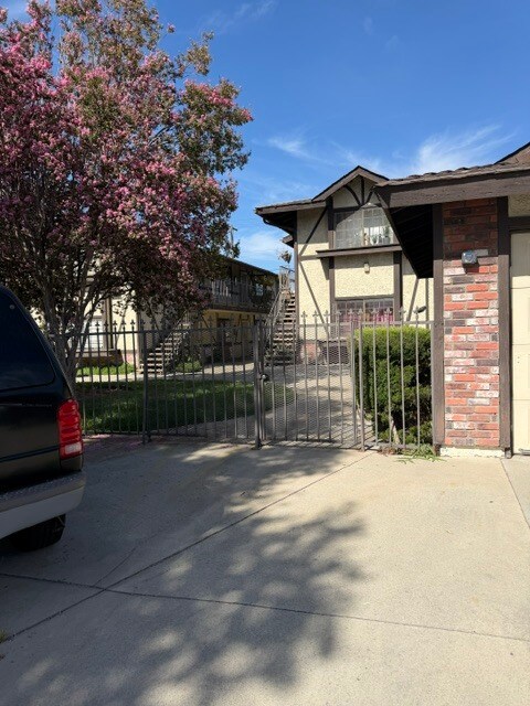Building Photo - 317 N San Gabriel Ave