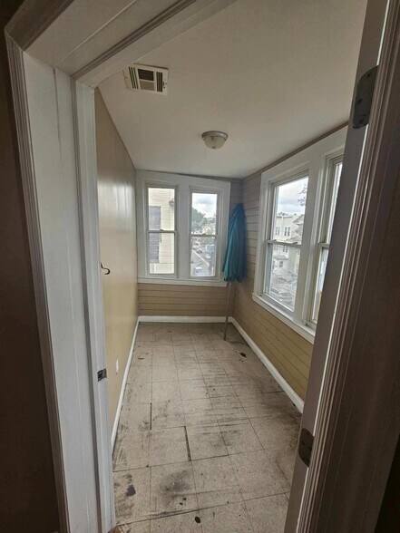 Master Porch - 31 Stuyvesant Ave