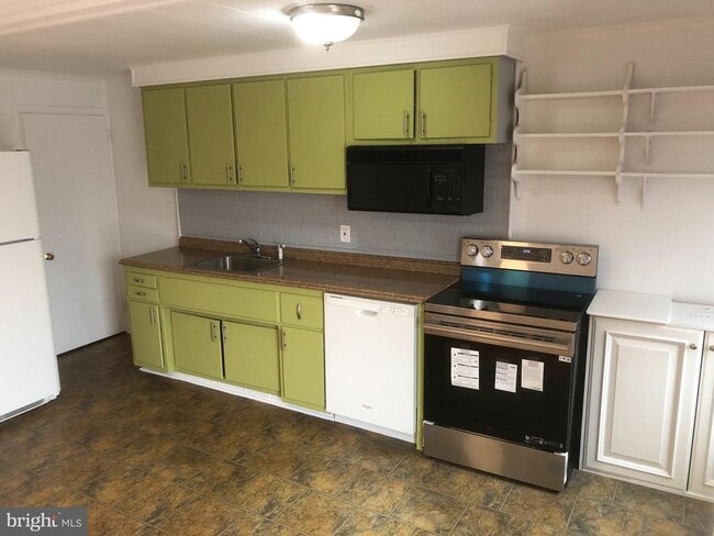 Building Photo - 1230 Sycamore Ave