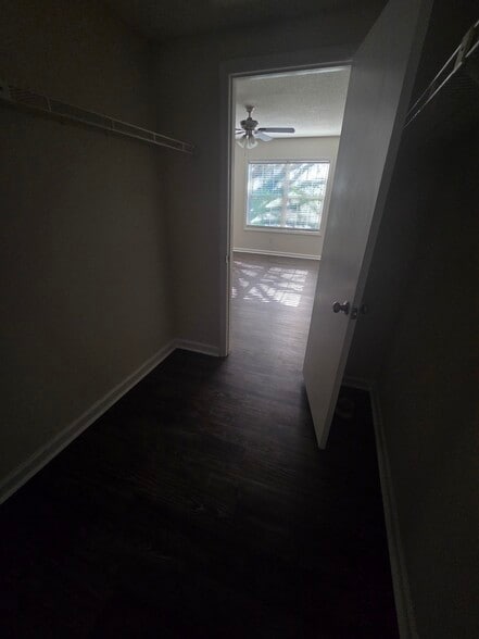 Building Photo - 6043 Green Forest Dr