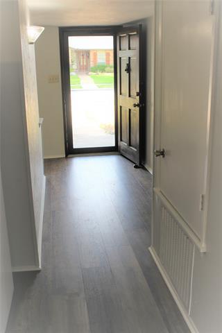 Building Photo - 2113 Kings Rd