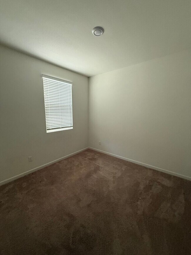 Building Photo - 2351 Hanson Dr