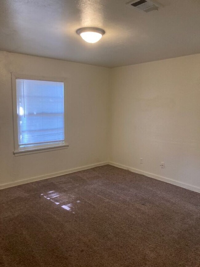 Building Photo - Biloxi 3 Bedroom