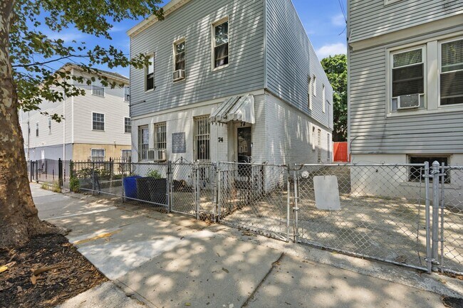 Building Photo - 74 Yale Ave