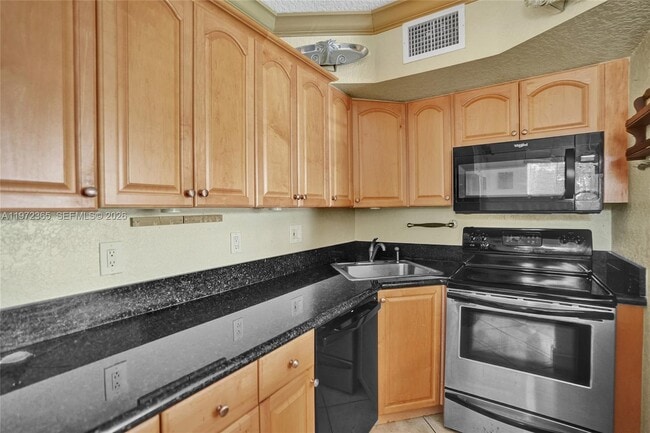 Building Photo - 744 NE 14th Ave