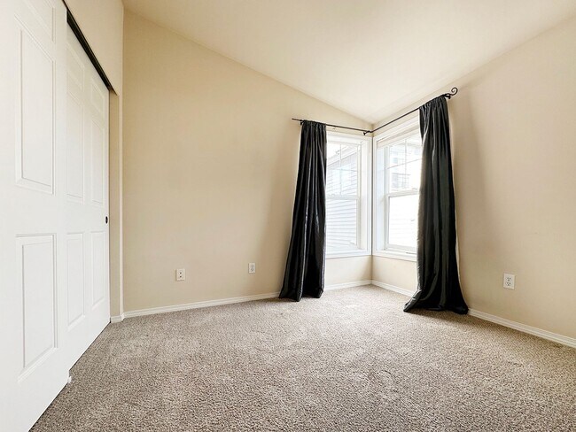 Building Photo - 3bs/2.5ba Seattle Townhome