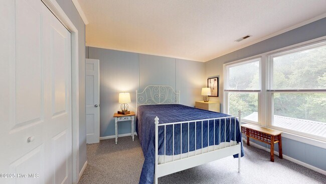 Building Photo - 109 Yaupon Dr